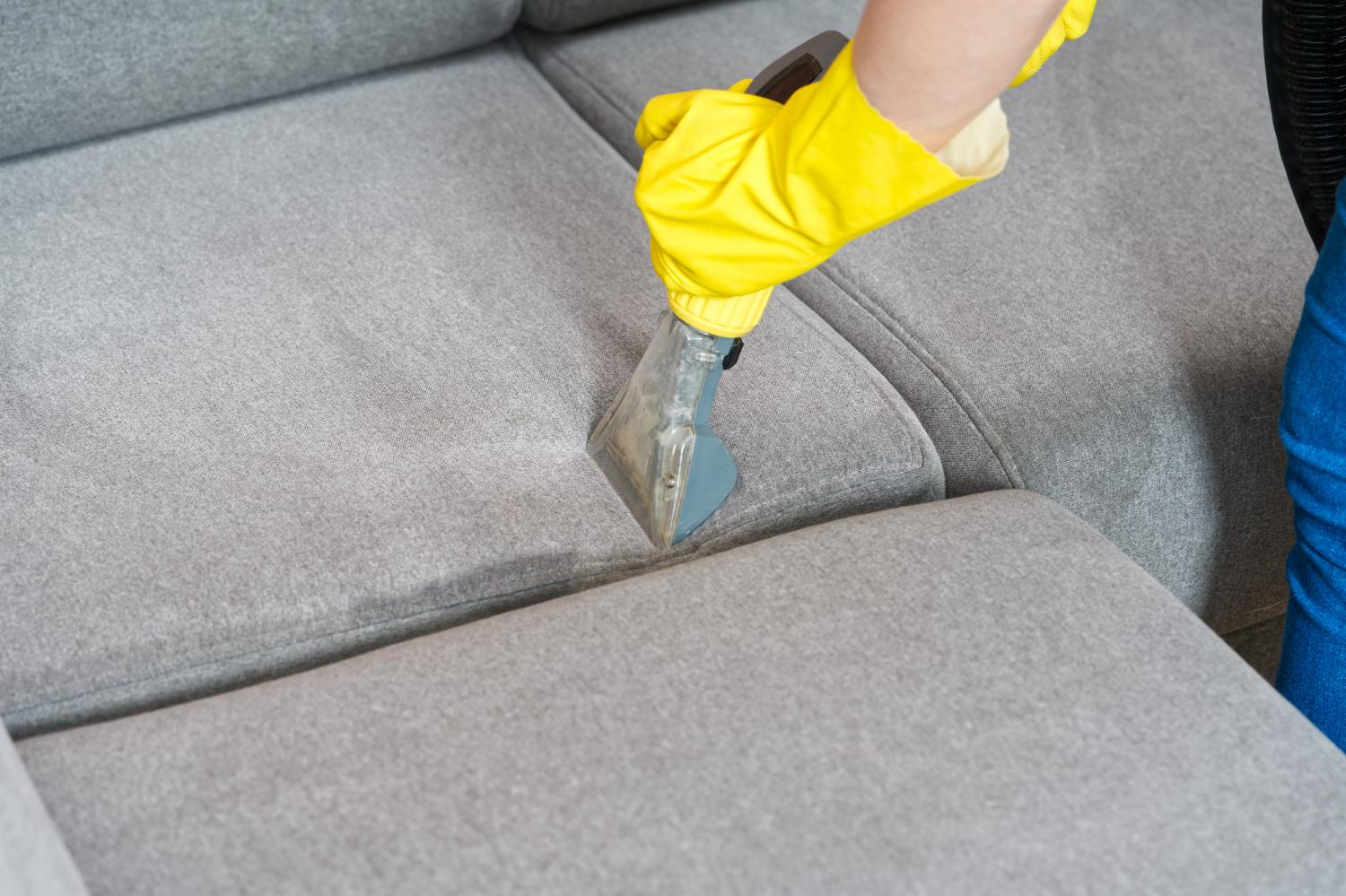 Cách vệ sinh ghế sofa tại nhà không cần thợ